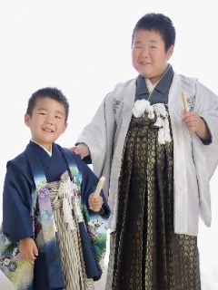 七五三写真/着物の5才と10才男児