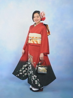 成人記念写真の女性