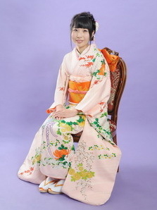 成人記念写真の女性
