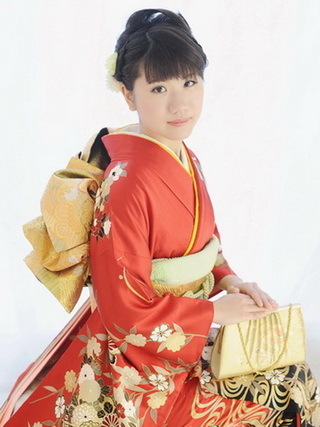 成人記念写真の女性
