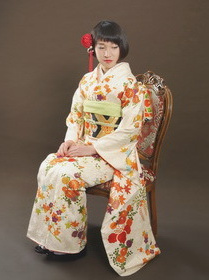 成人記念写真の女性