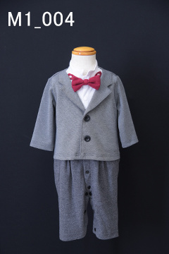 グレーの1歳男児セットアップ