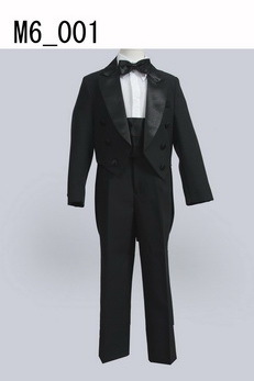黒の6歳男児タキシード