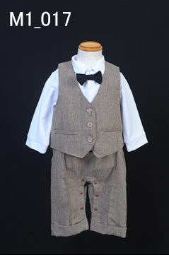 茶の1歳男児スーツ