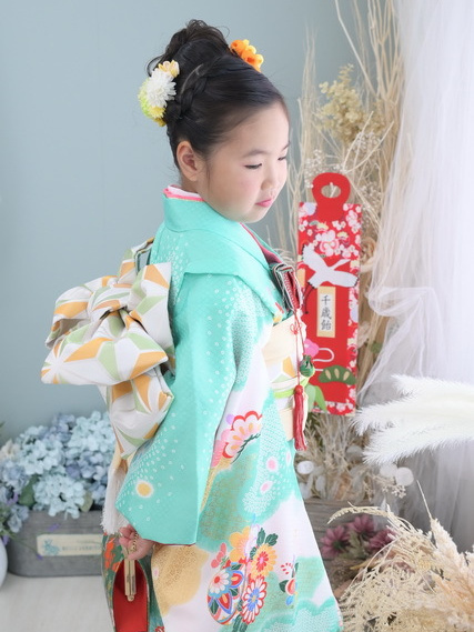 七五三写真/紫絞り着物の7才女の子