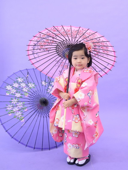 七五三写真/紫絞り着物の7才女の子