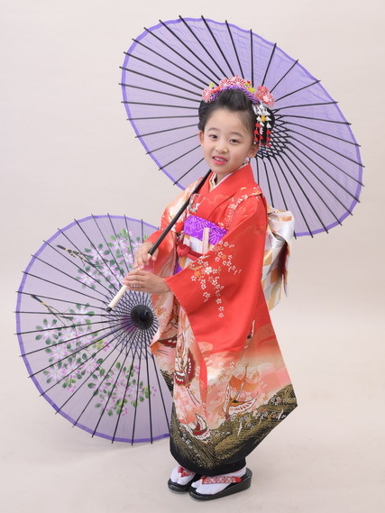 七五三写真/紫絞り着物の7才女の子