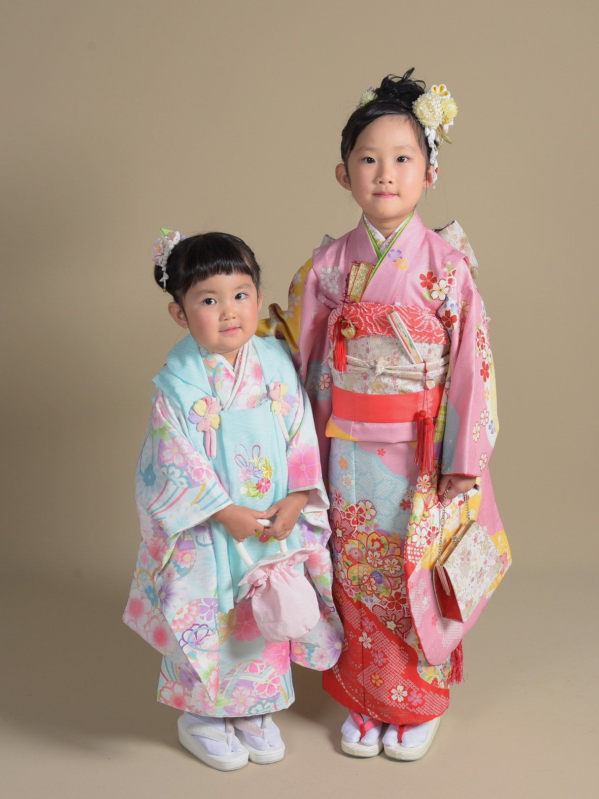 七五三写真/紫絞り着物の7才女の子