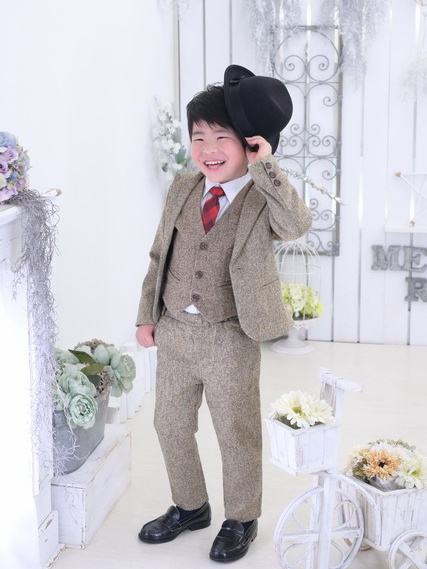 七五三写真/青色の着物の5才男の子