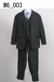 紺の6歳男児スーツ