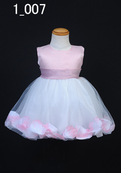 ピンクの1歳女児ドレス
