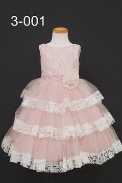 ピンクの3才ドレス