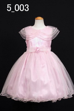 ピンクの5才ドレス