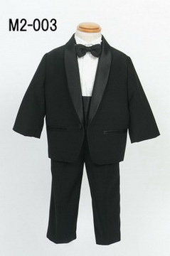 黒の2歳男児スーツ