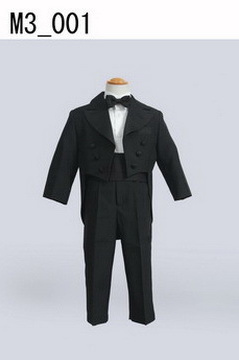 黒の3歳男児スーツ